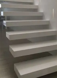 Облицовка лестницы из металла смолой Отделка лестницы из металла смолой